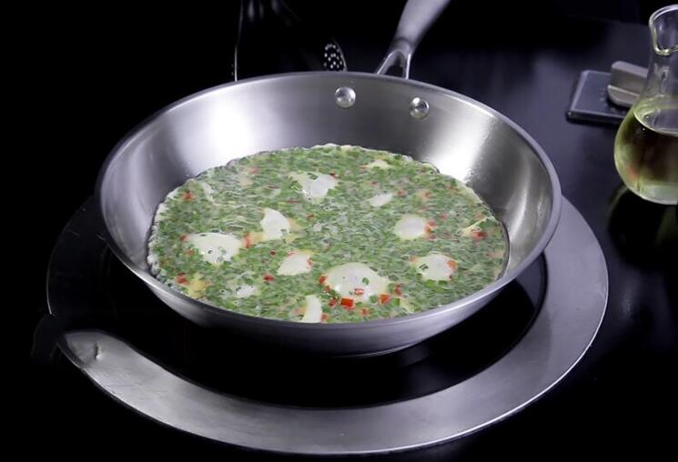 Steel frying pan